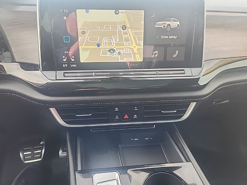 2024 Volkswagen Atlas 2.0T SEL Premium R-Line