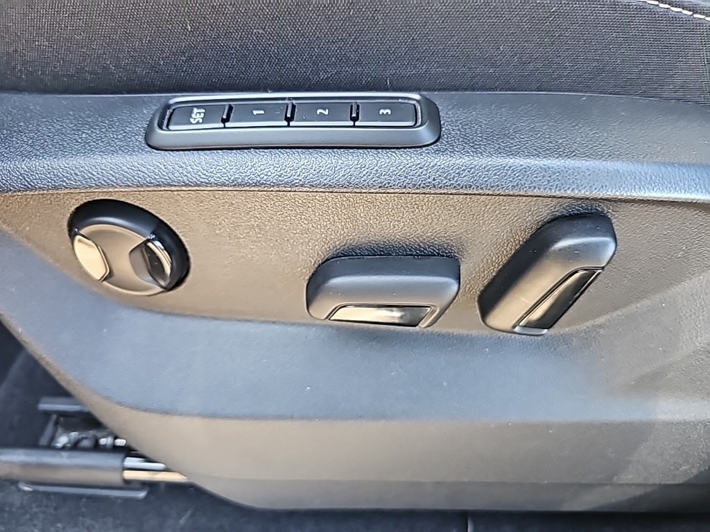 2023 Volkswagen Atlas Cross Sport 2.0T SEL R-Line