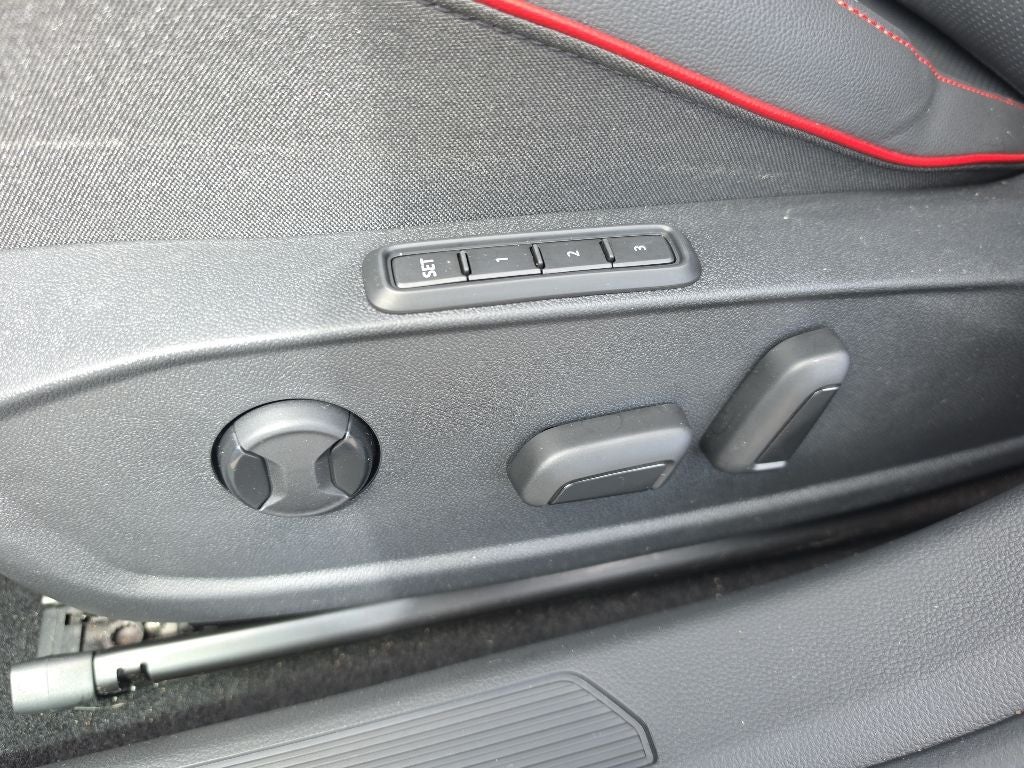 2024 Volkswagen Golf GTI SE